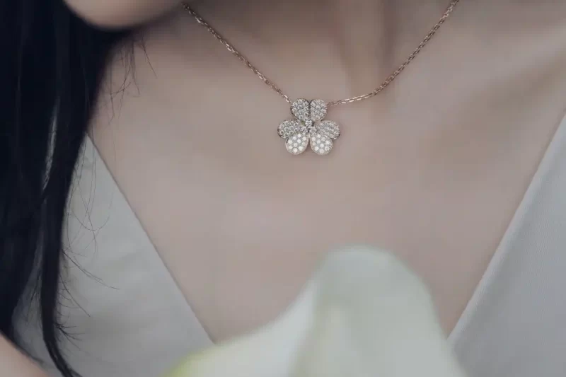四叶草玫瑰金手链热销推荐：时尚百搭，寓意美好，高品质选购指南！