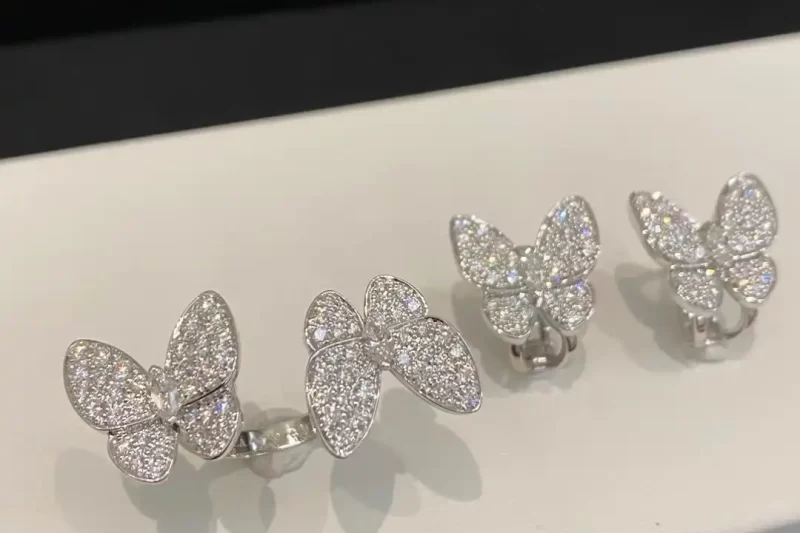 四叶草玫瑰金项链：时尚百搭的首饰单品，探寻幸运与优雅的完美结合