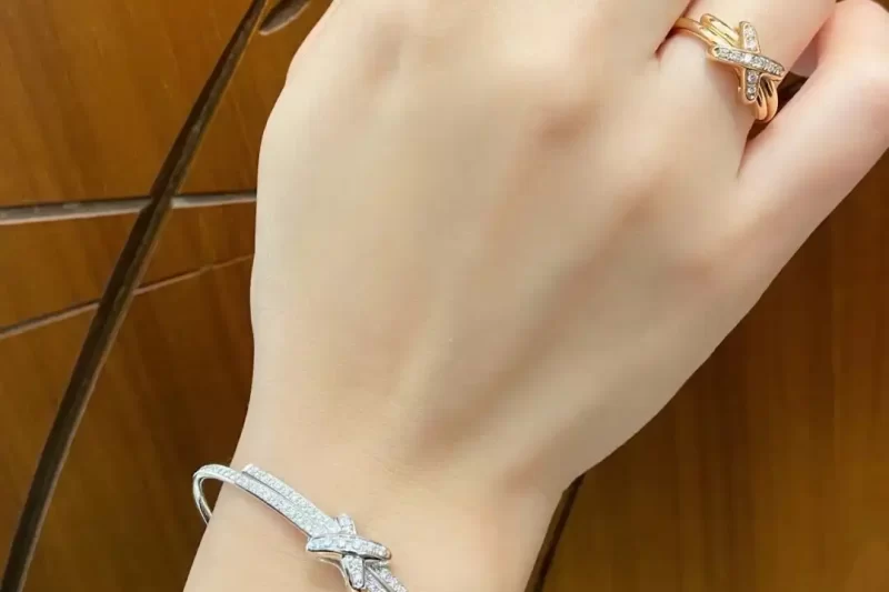 四叶草玫瑰金手串热销推荐：时尚百搭的首饰单品，打造优雅气质必备！