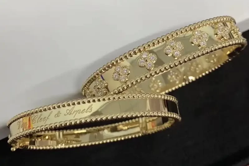 四叶草玫瑰金手链——时尚百搭饰品，优雅尽显奢华气质，选购指南推荐！