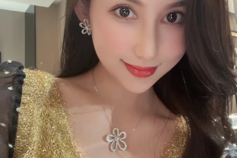 四叶草玫瑰金项链：时尚奢华搭配，探寻好运与爱的象征SEO优化标题