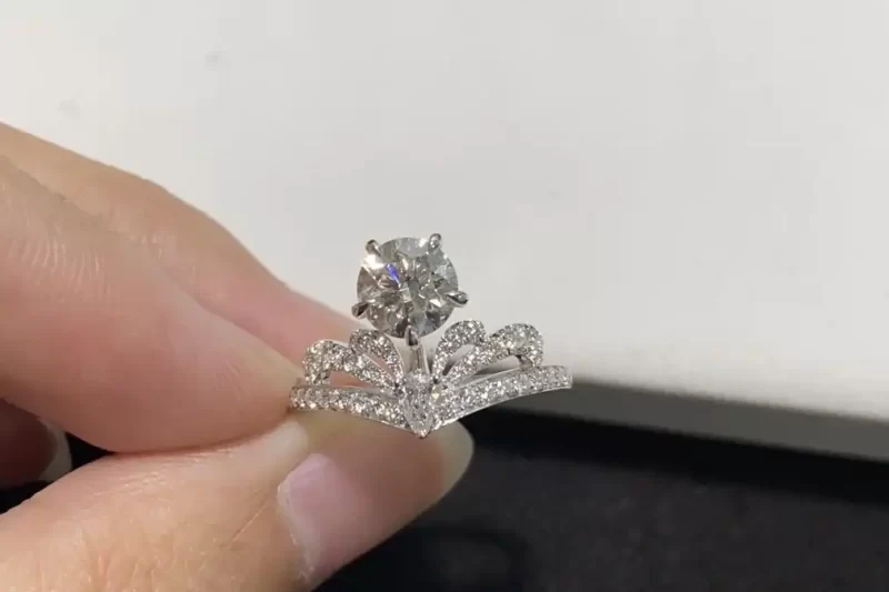 四叶草玫瑰金项链：独特设计款，时尚搭配必备单品，选购指南推荐