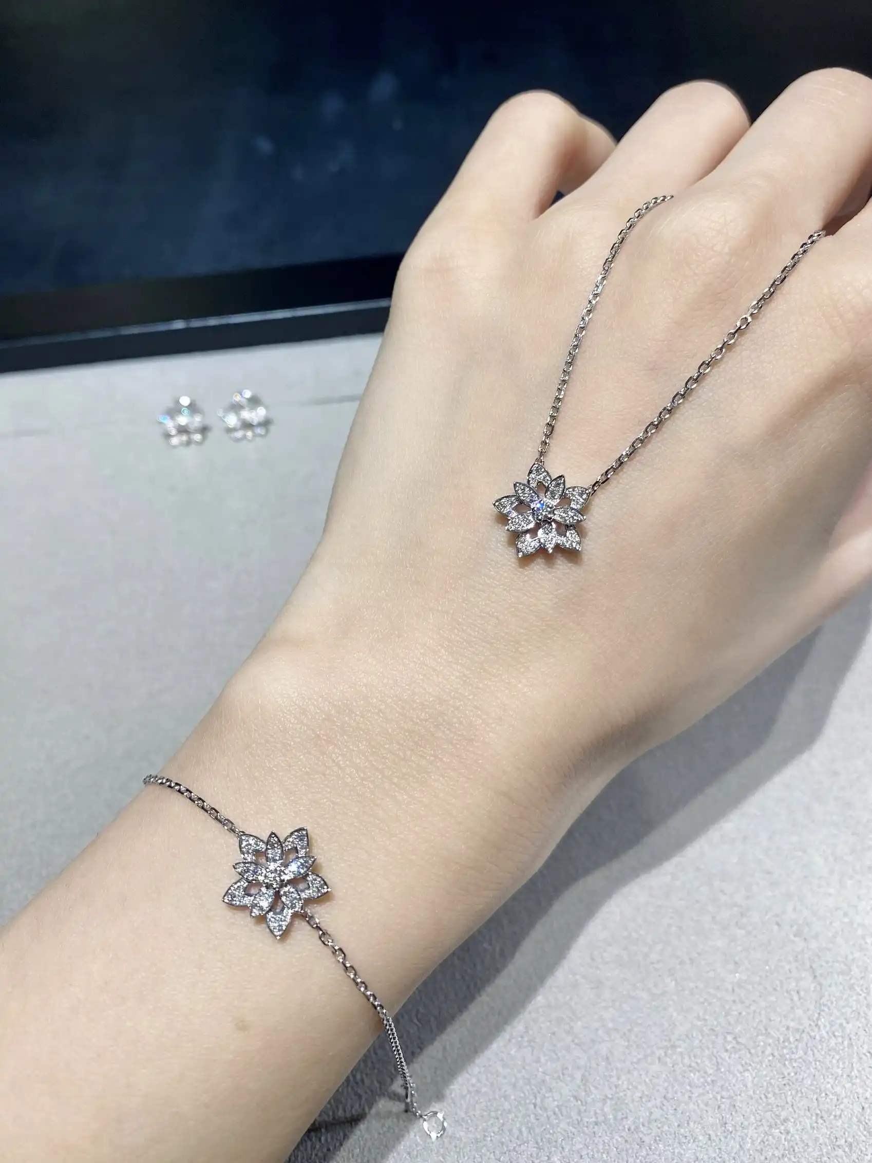 四叶草玫瑰金手链定制图片展示