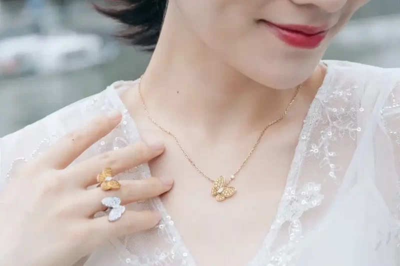 四叶草玫瑰金项链——时尚百搭精品，轻松提升你的气质与魅力！SEO优化标题