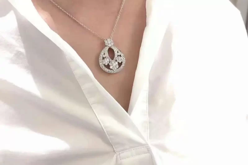 四叶草玫瑰金手链——独特设计珠宝饰品，时尚潮流首选