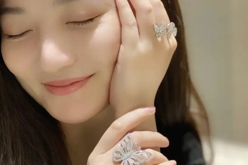 四叶草玫瑰金项链——独特设计，时尚佩戴，提升气质的奢华饰品选购指南