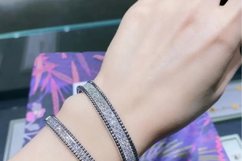 四叶草玫瑰金手链：时尚珠宝搭配，探寻幸运与优雅的完美融合！🌿💍
