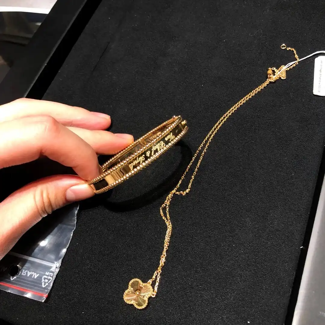 四叶草玫瑰金手串定制图片展示