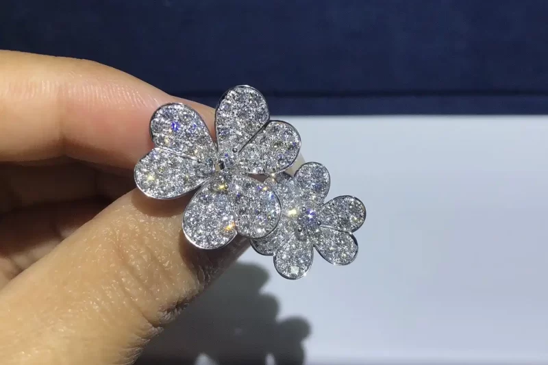 四叶草玫瑰金手串热销推荐：独特设计彰显个性，轻松提升时尚品味！