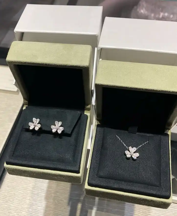 四叶草玫瑰金手链定制图片展示